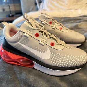 Women’s Nike airmax shoes